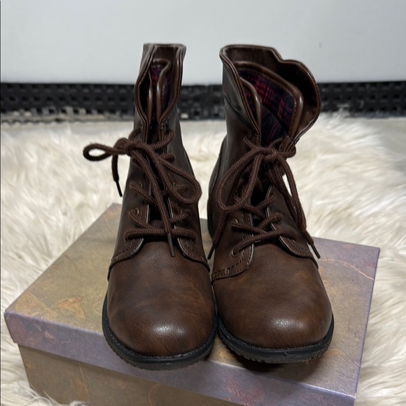 Cliffs by White Mountain Bootie - Picture 1 of 6